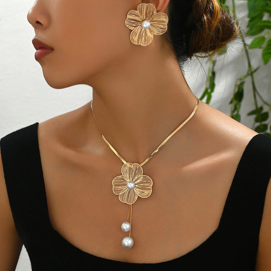 Elegant Gold Flower Jewelry Set