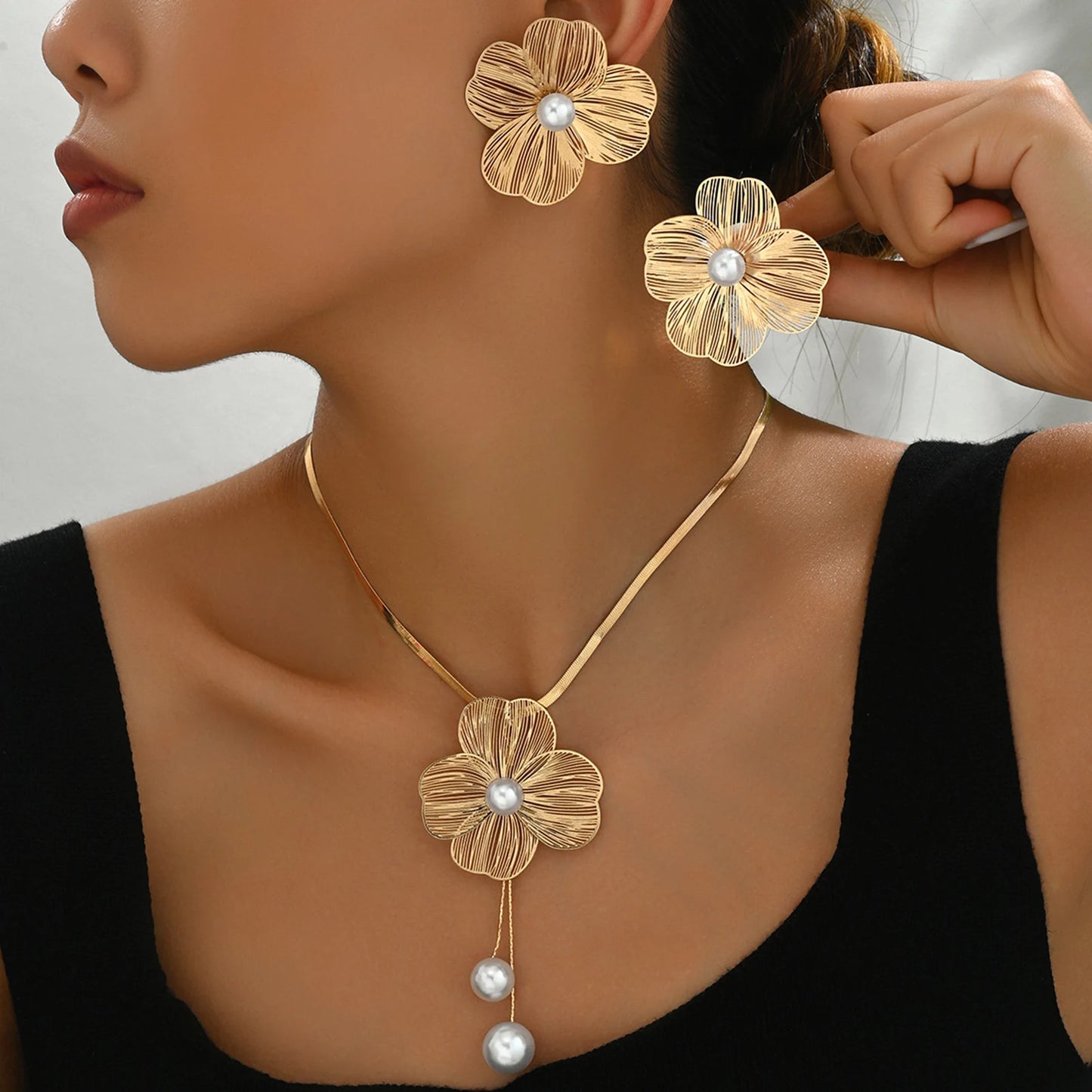 Elegant Gold Flower Jewelry Set